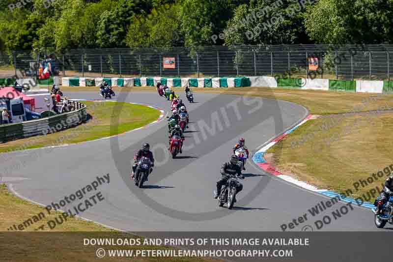 Vintage motorcycle club;eventdigitalimages;mallory park;mallory park trackday photographs;no limits trackdays;peter wileman photography;trackday digital images;trackday photos;vmcc festival 1000 bikes photographs